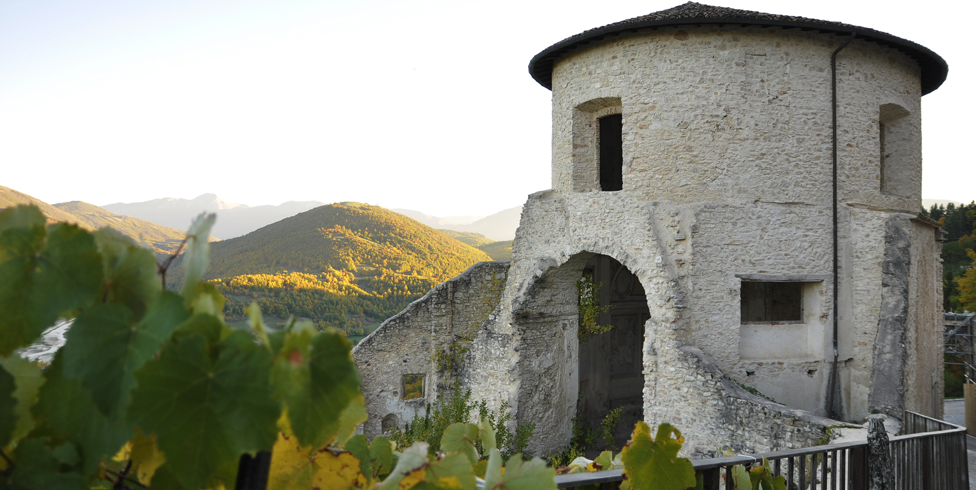 Titolo: Former Convent and Church of Santa Caterina - Monteleone di Spoleto