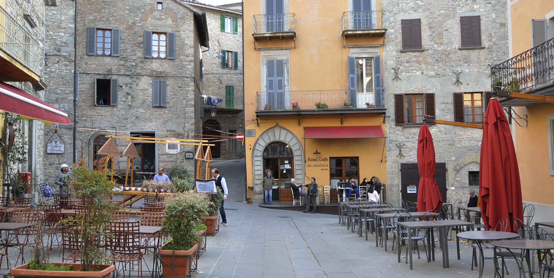 Titolo: Piazza Fortebraccio - Montone