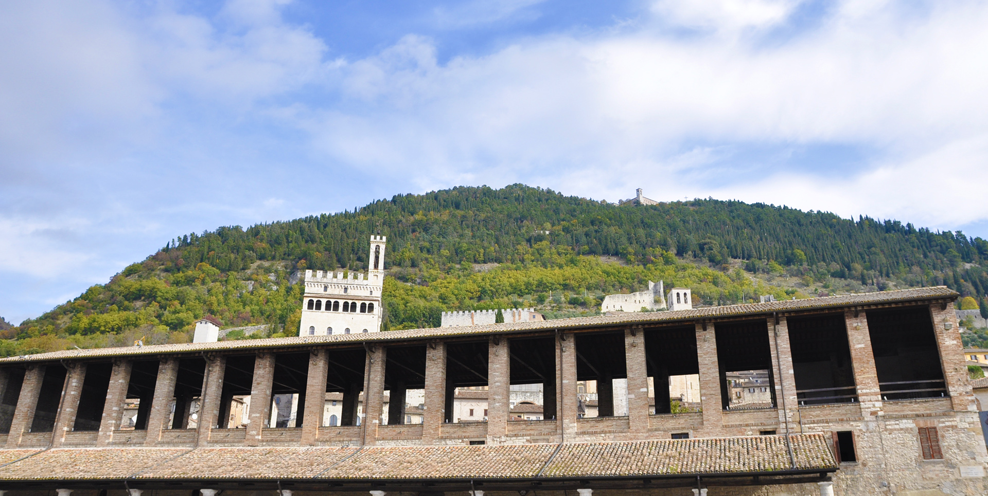 Titolo: Piazza 40 Martiri e Logge dei Tiratori - Gubbio