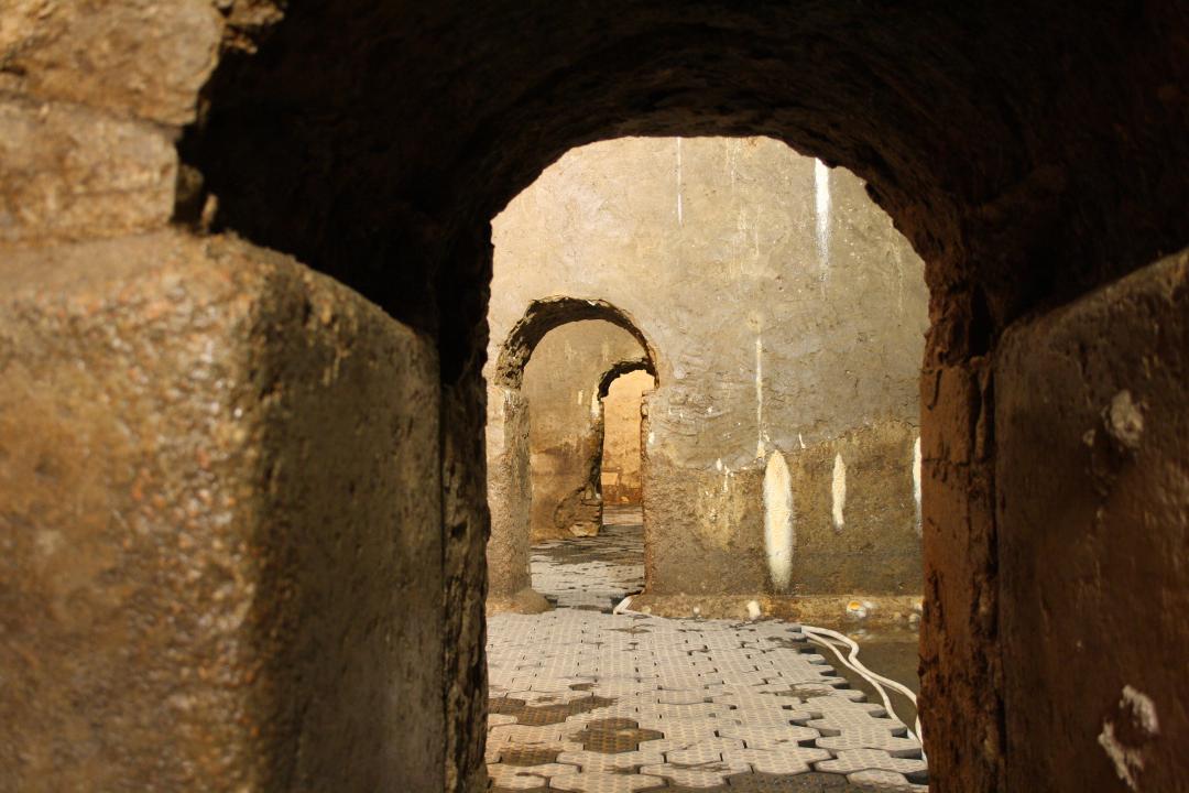 interno della cisterna romana di Amelia con gli ambienti comunicanti tra loro