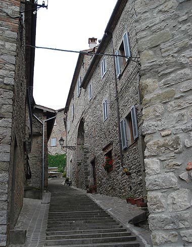 The ancient villages and castles of the Upper Tiber Valley