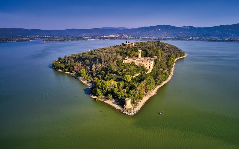 Titolo: Luftaufnahme einer Insel im Trasimeno-See 