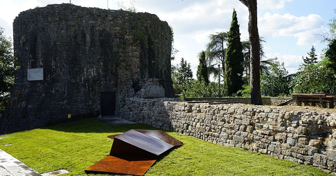 Remains of the keep and perimeter walls of the Rocca Albornoziana in Todi, with a sculpture by Beverly Pepper