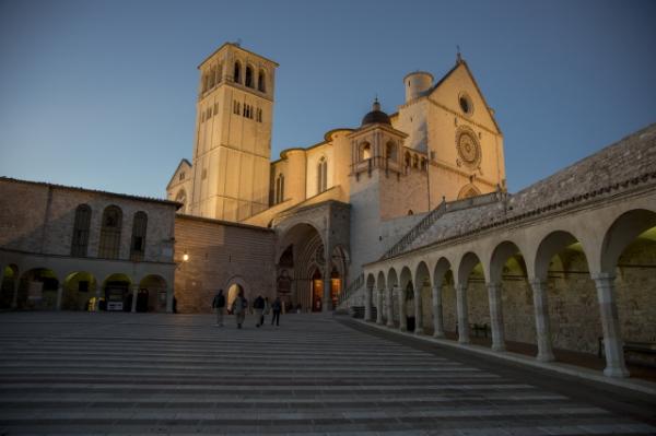 Square and lower entrance to the Basilica of St. Francis