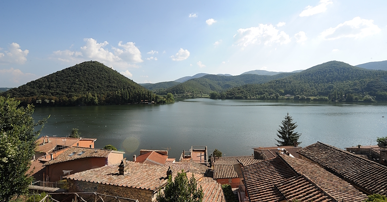 The village of Piediluco overlooking the waters of the lake of the same name